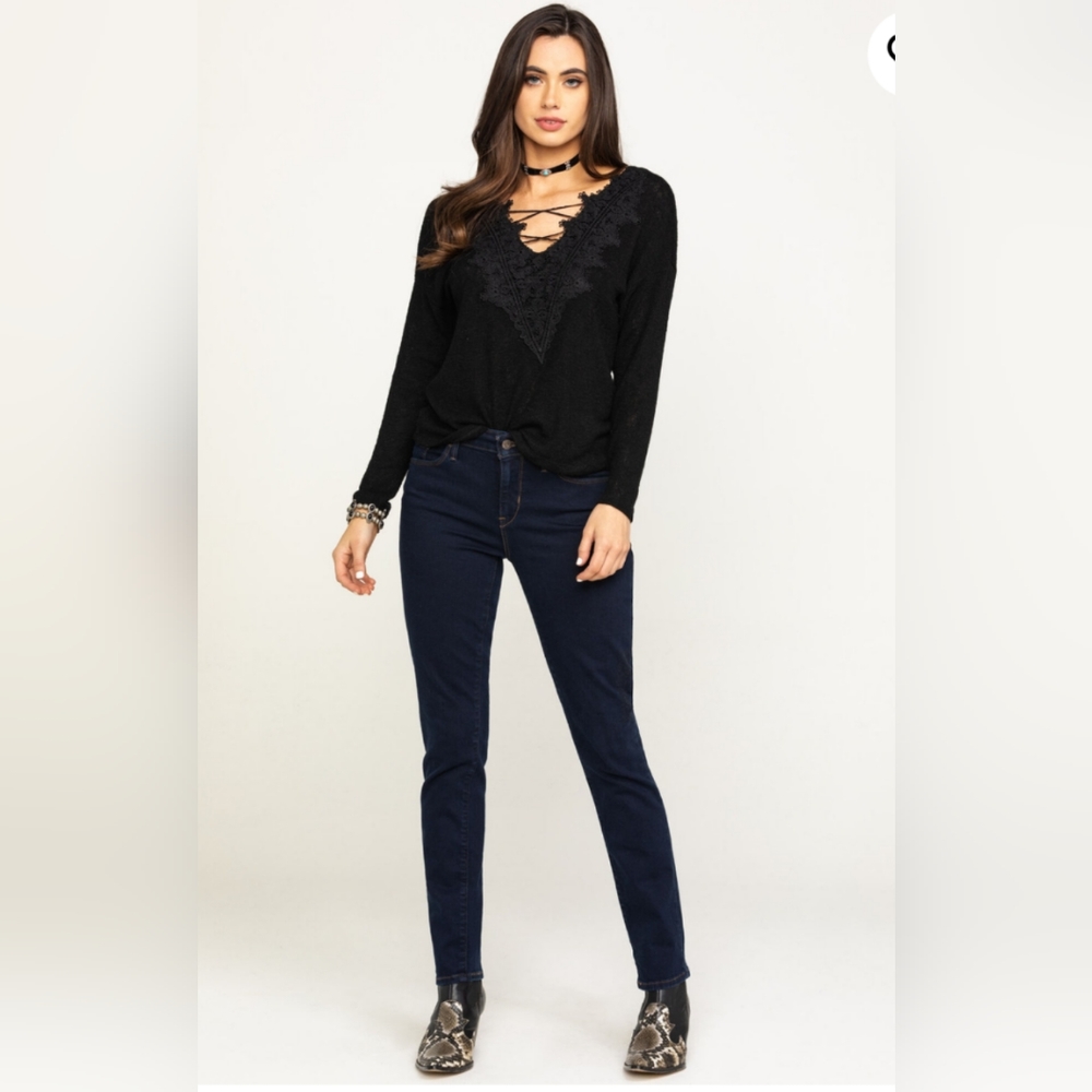 LEVI'S MID RISE SKINNY. SIZE 6. PRE-OWNED. DARK BLUE.